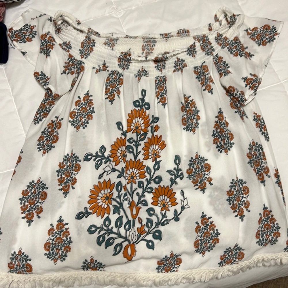 Off shoulder top flowy